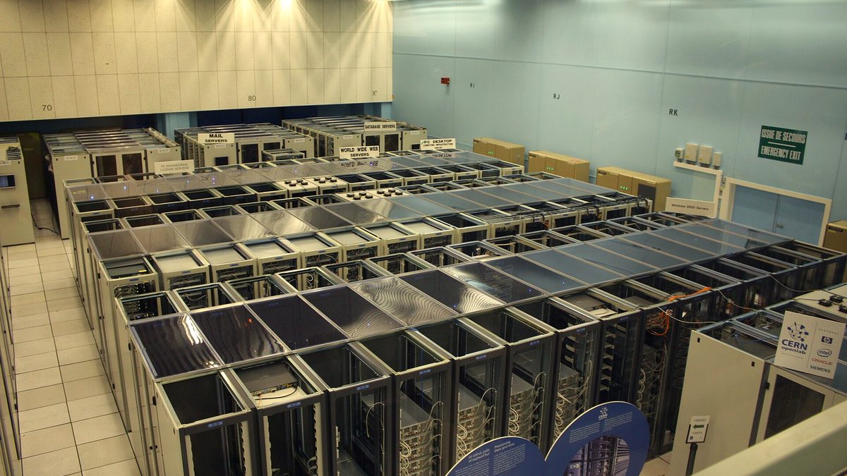 EB-LINK 10G network cards and optical modules are packed and shipped overseas to serve small and medium-sized virtualized computer rooms