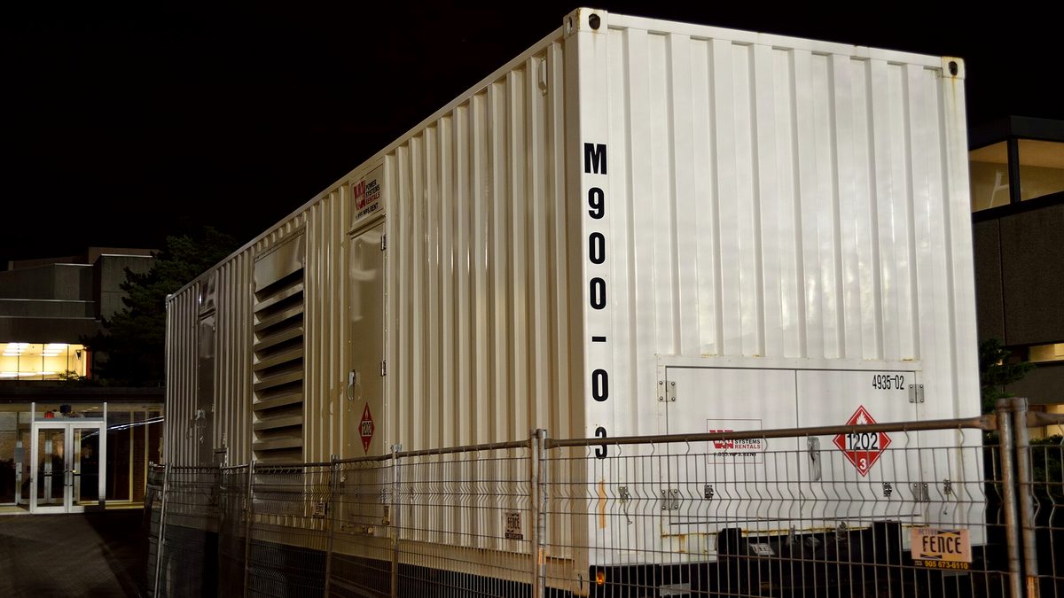 EB-LINK distributes spare parts for dual-channel power supply reconstruction of computer rooms in the park in batches, with boxes arranged according to links.