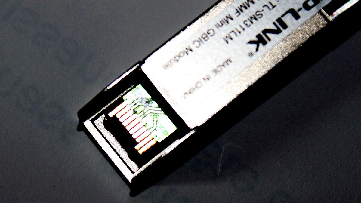 Opening 100G links between buildings: three steps of attenuation budget and error testing